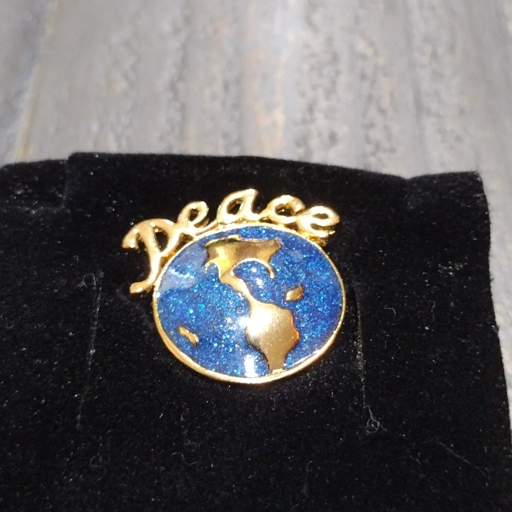 ๐๐ VINTAGE AVON 1992 ENAMEL PEACE PIN - Picture 2 of 6